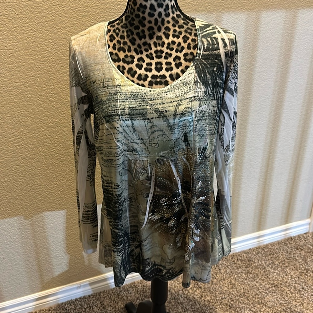 Women’s BLEU long sleeve top with bling, new without tags, size M